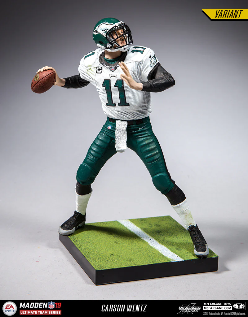 2019 NFL Madden Ultimate Gold Team Philadelphia Eagles Carson Wentz Variant Figure - Image 2
