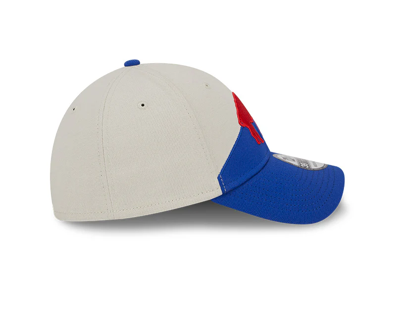Buffalo Bills New Era 2023 Historic Sideline 39THIRTY Flex Hat - Cream/Royal - Image 5
