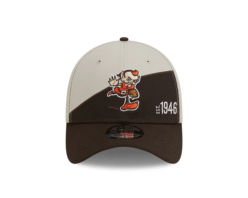 Cleveland Browns New Era 2023 Historic Sideline 39THIRTY Flex Hat - Cream/Brown - Image 2