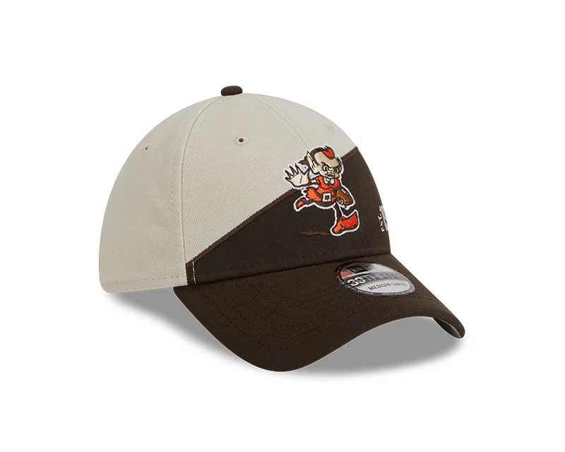 Cleveland Browns New Era 2023 Historic Sideline 39THIRTY Flex Hat - Cream/Brown - Image 3