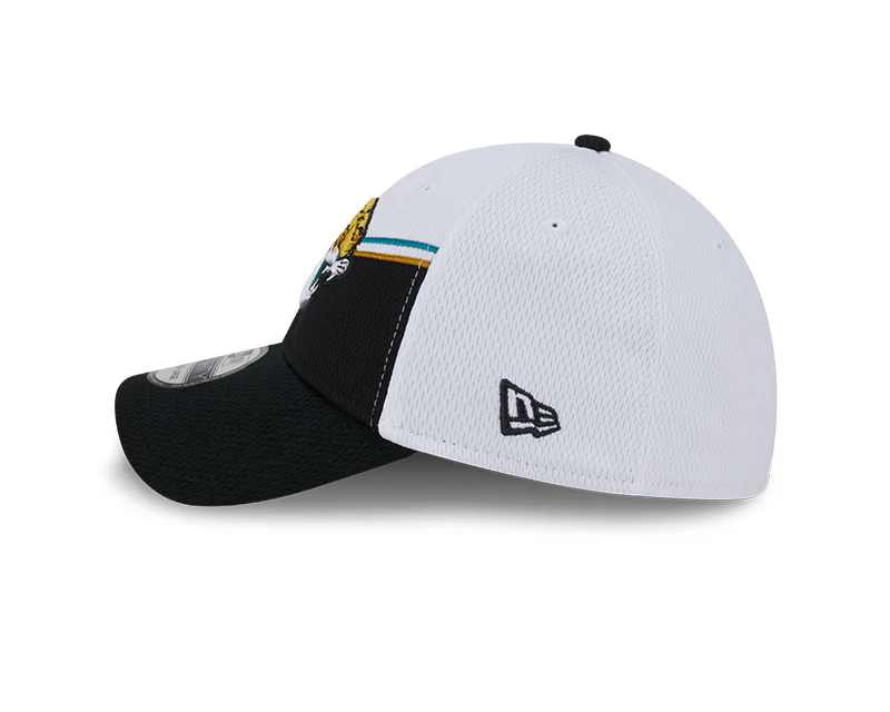 Jacksonville Jaguars New Era 2023 Sideline 39THIRTY Flex Hat - White/Black - Image 5