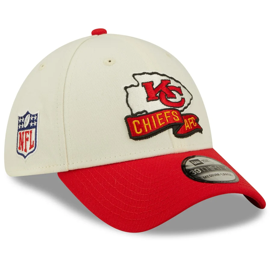 Kansas City Chiefs 2022 Sideline New Era Cream/Red - 39THIRTY 2-Tone Flex Hat - Image 2