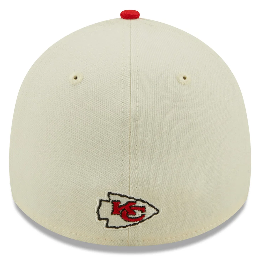 Kansas City Chiefs 2022 Sideline New Era Cream/Red - 39THIRTY 2-Tone Flex Hat - Image 3