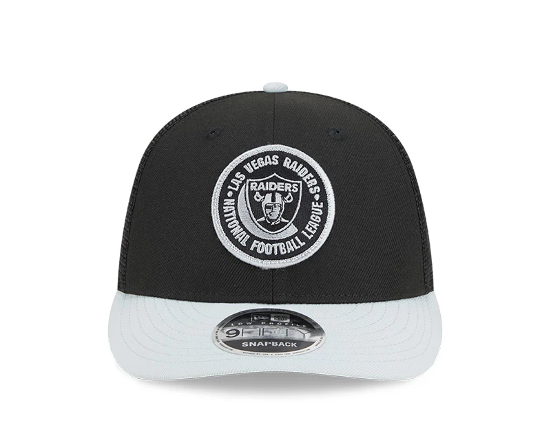 Las Vegas Raiders New Era 2023 Sideline Low Profile 9FIFTY Snapback Hat - Black/Grey - Image 2