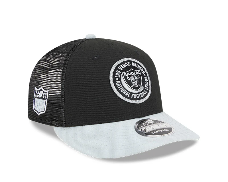 Las Vegas Raiders New Era 2023 Sideline Low Profile 9FIFTY Snapback Hat - Black/Grey - Image 4