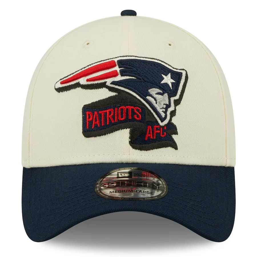 New England Patriots 2022 Sideline New Era Cream/Navy - 39THIRTY 2-Tone Flex Hat