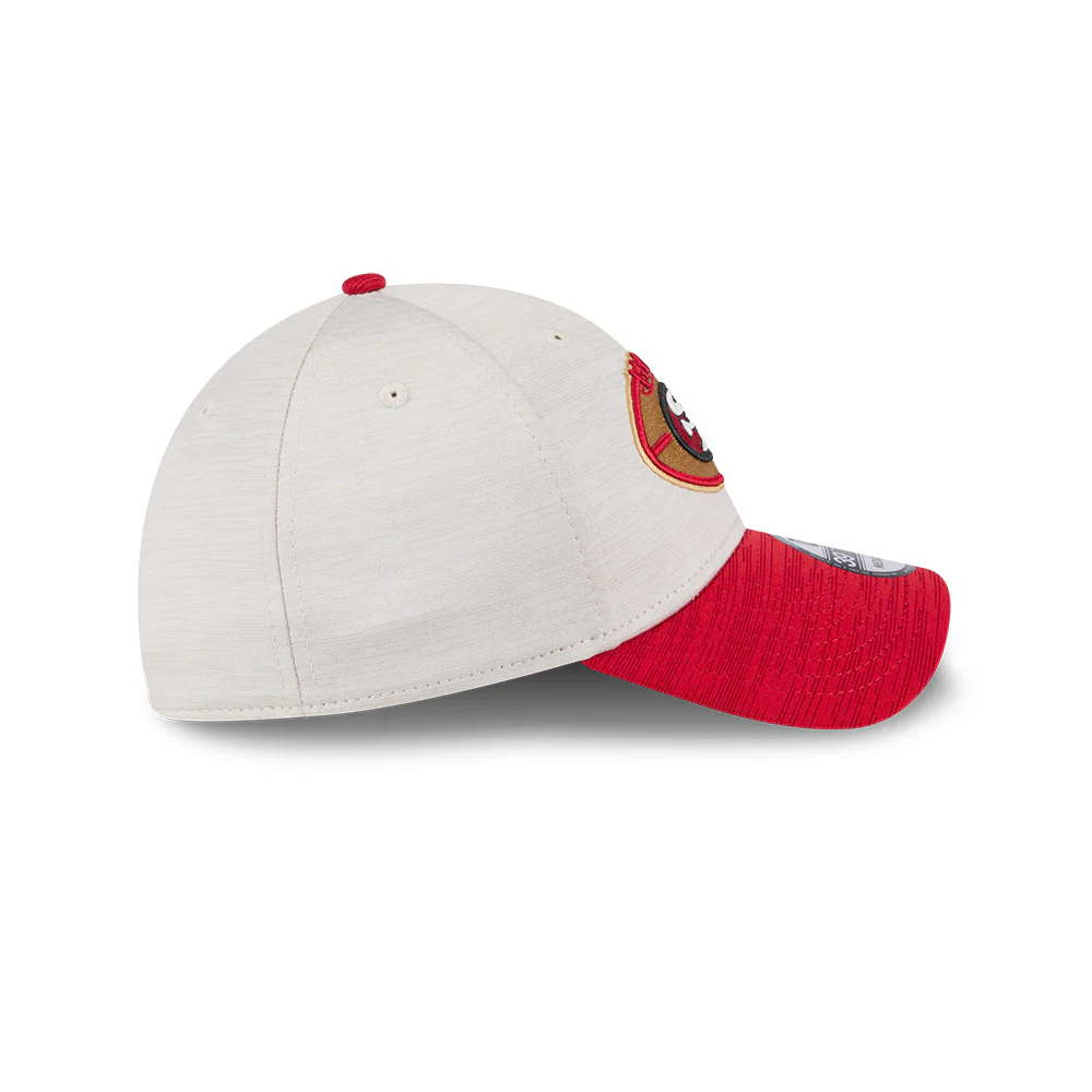 San Francisco 49ers New Era 2024 Sideline Historic 39THIRTY Flex Hat - Stone / Red - Image 4