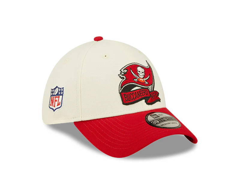 Tampa Bay Buccaneers 2022 Sideline New Era Cream/Red - 39THIRTY 2-Tone Flex Hat - Image 4