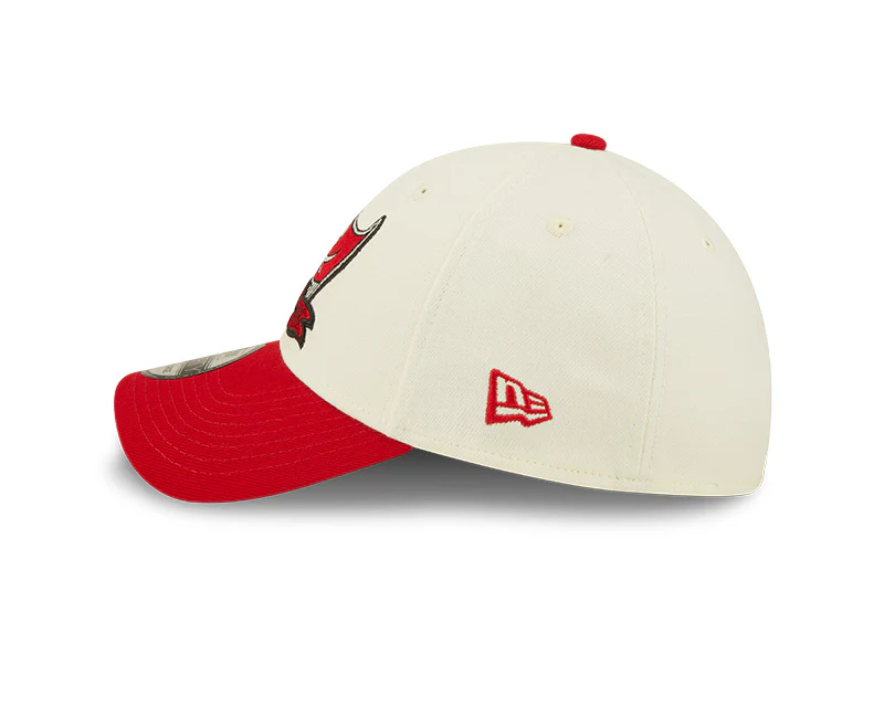 Tampa Bay Buccaneers 2022 Sideline New Era Cream/Red - 39THIRTY 2-Tone Flex Hat - Image 5
